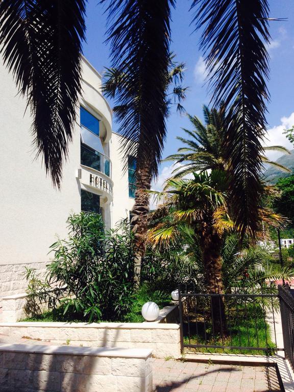 Love Live Hotel Sutomore Buitenkant foto