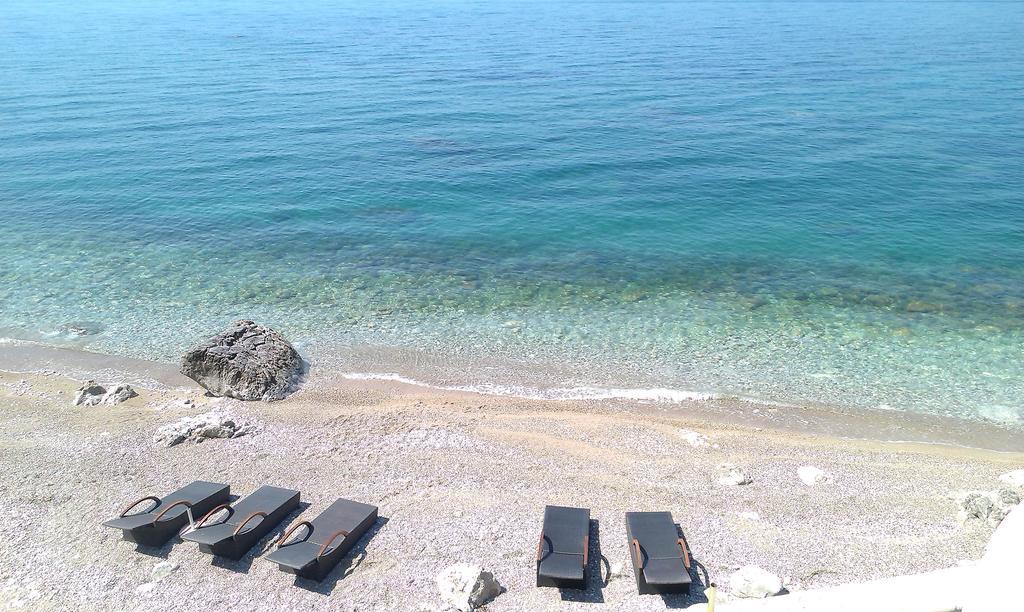 Love Live Hotel Sutomore Buitenkant foto