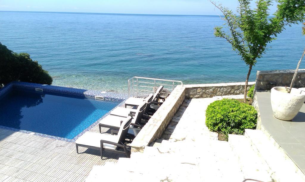 Love Live Hotel Sutomore Buitenkant foto