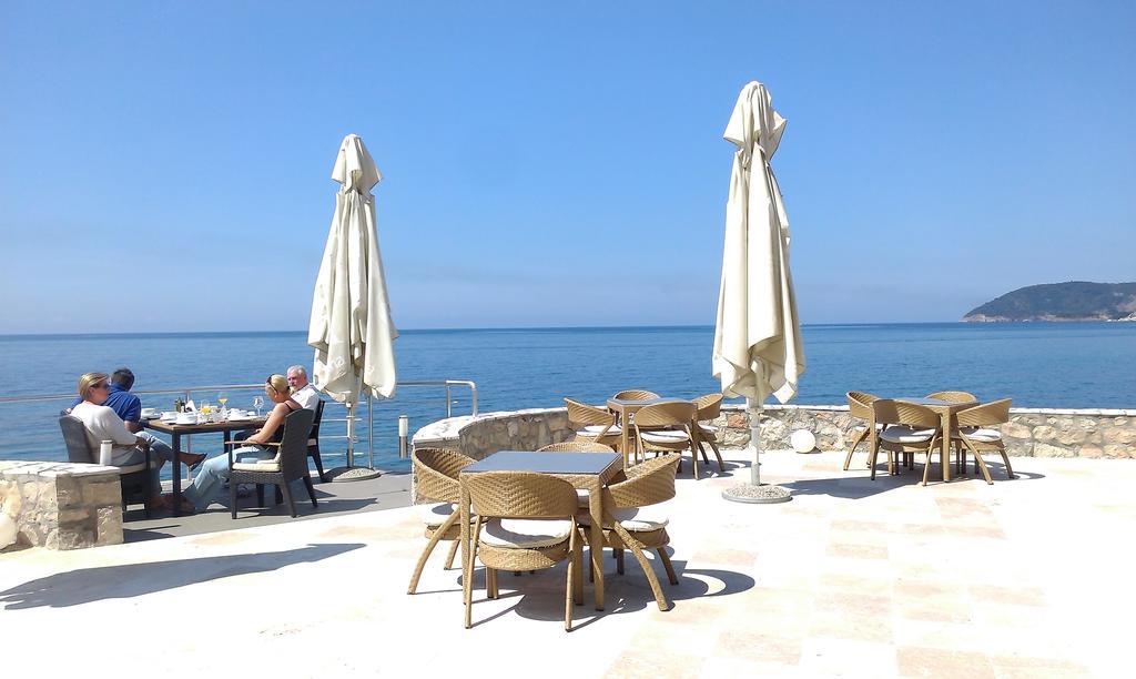 Love Live Hotel Sutomore Buitenkant foto