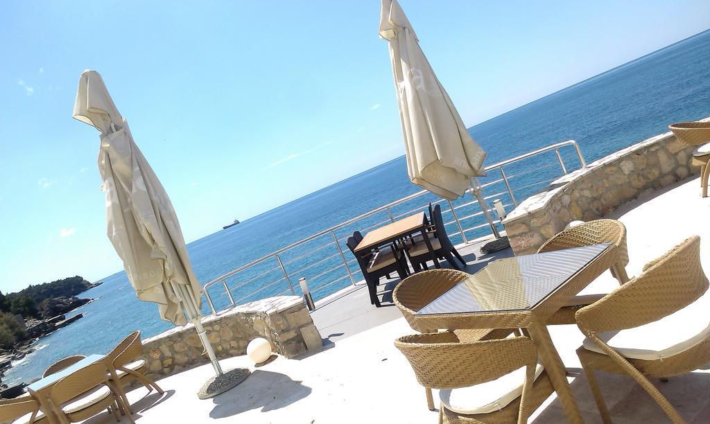 Love Live Hotel Sutomore Buitenkant foto