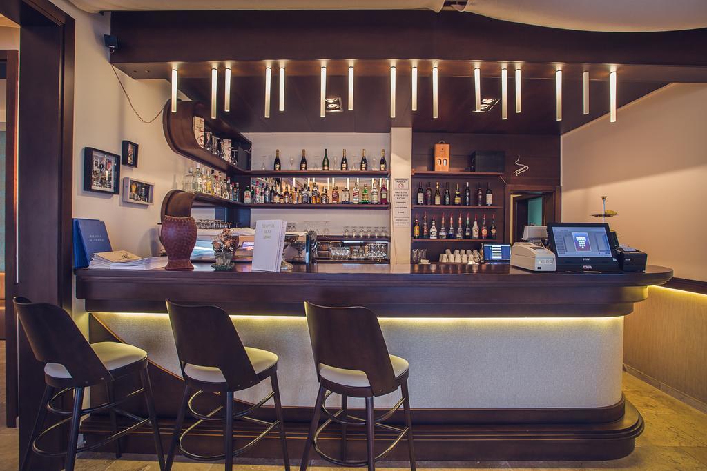 Love Live Hotel Sutomore Buitenkant foto
