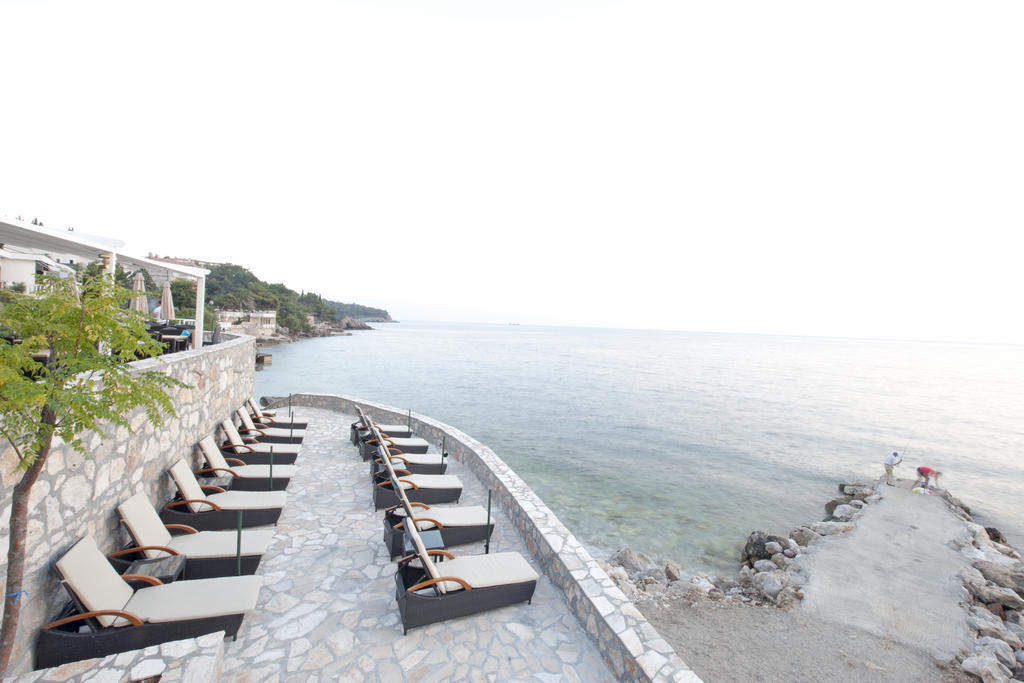 Love Live Hotel Sutomore Buitenkant foto