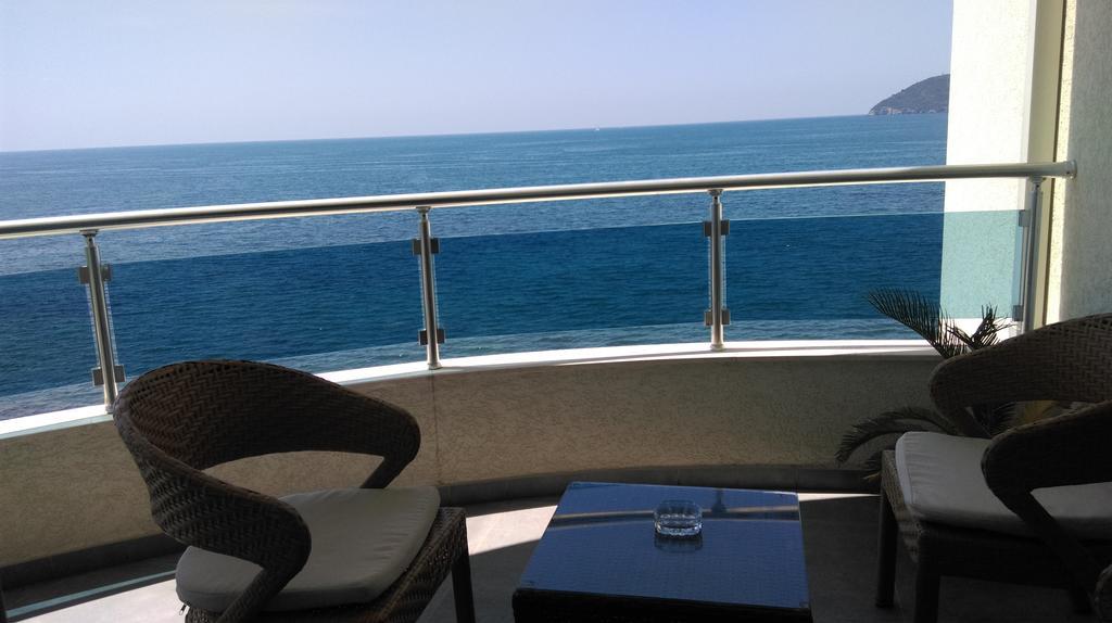 Love Live Hotel Sutomore Buitenkant foto