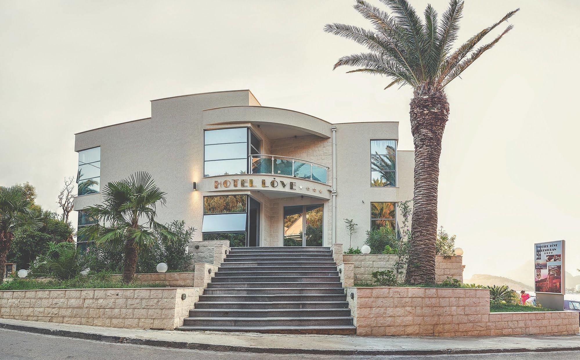 Love Live Hotel Sutomore Buitenkant foto