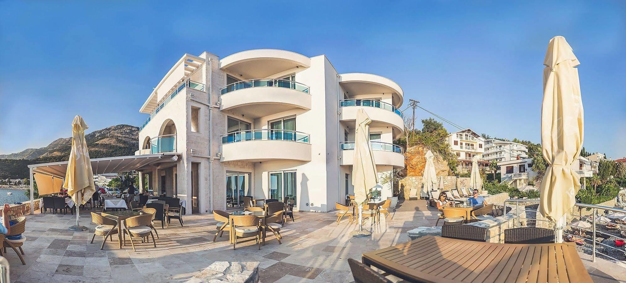 Love Live Hotel Sutomore Buitenkant foto