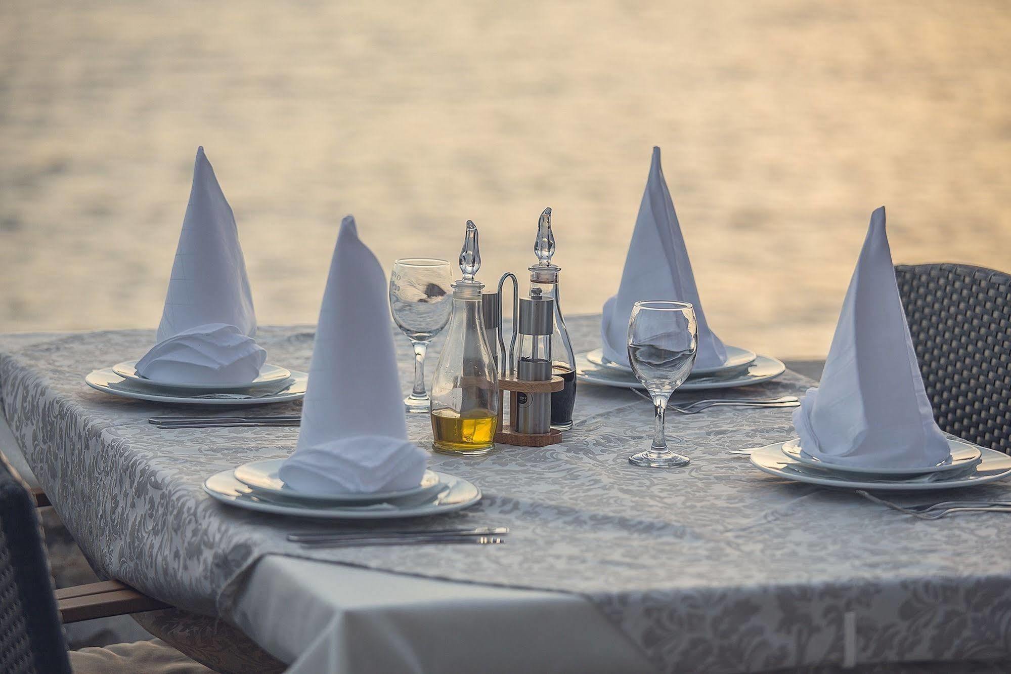 Love Live Hotel Sutomore Buitenkant foto