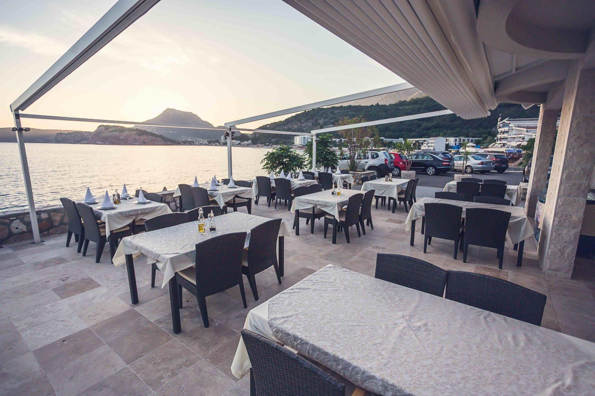 Love Live Hotel Sutomore Buitenkant foto