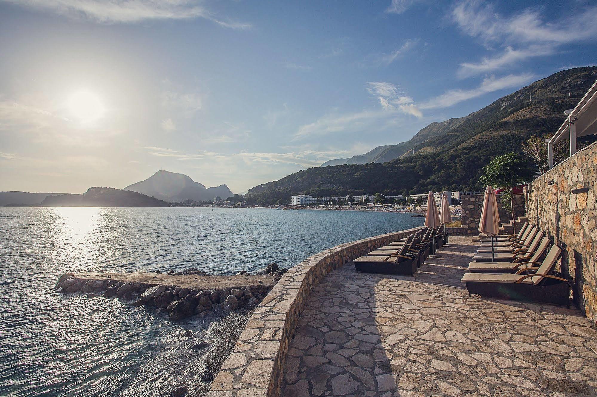 Love Live Hotel Sutomore Buitenkant foto