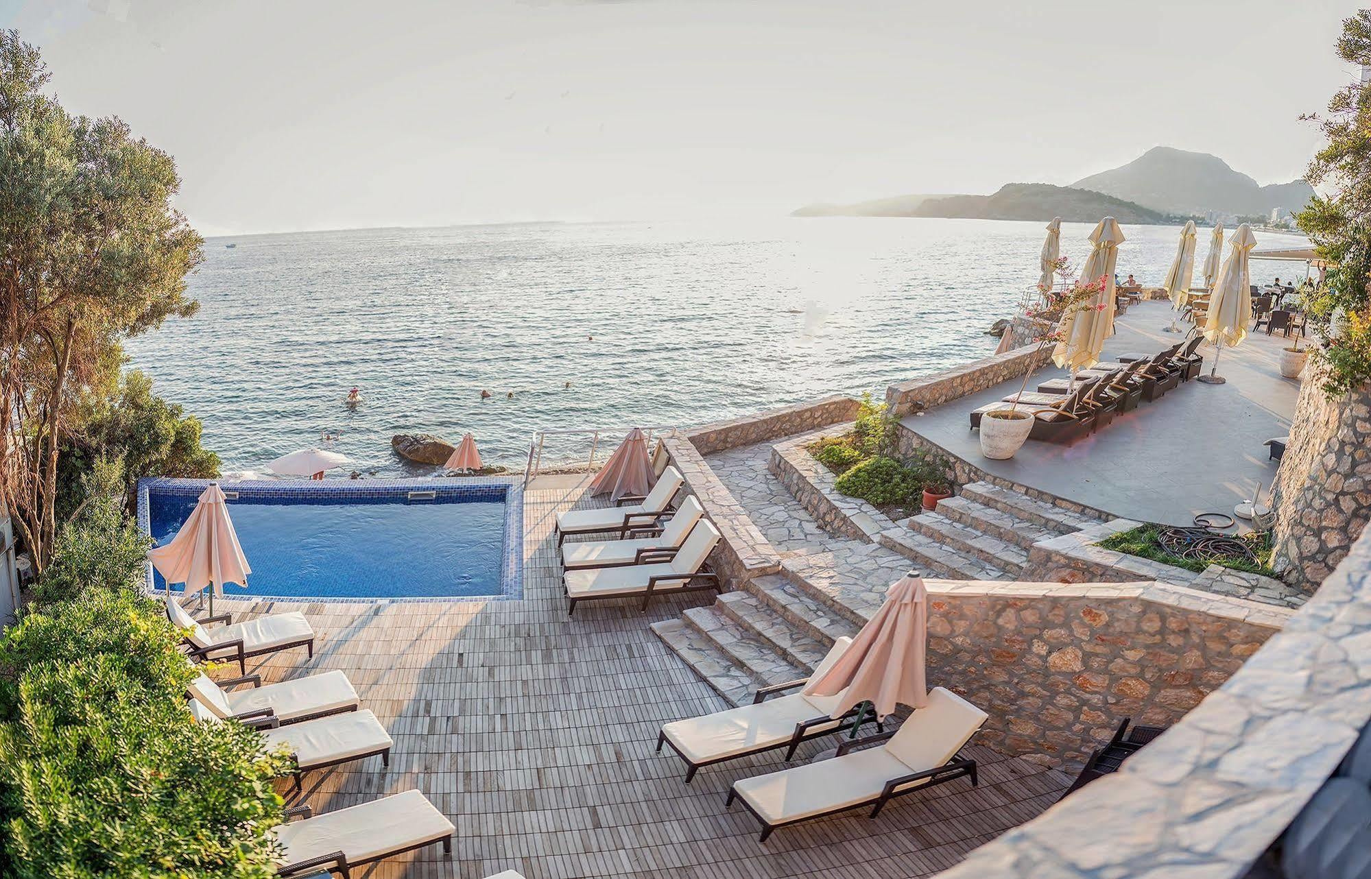 Love Live Hotel Sutomore Buitenkant foto