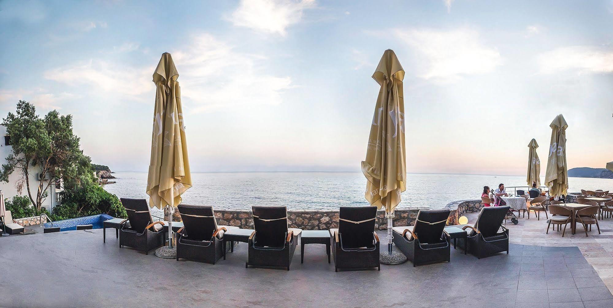 Love Live Hotel Sutomore Buitenkant foto