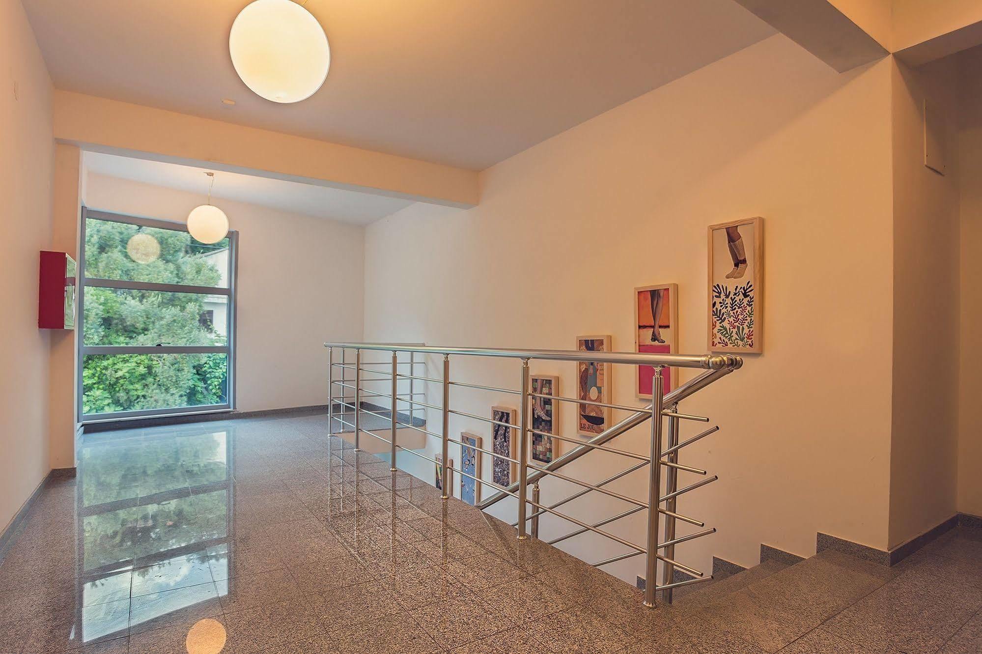 Love Live Hotel Sutomore Buitenkant foto
